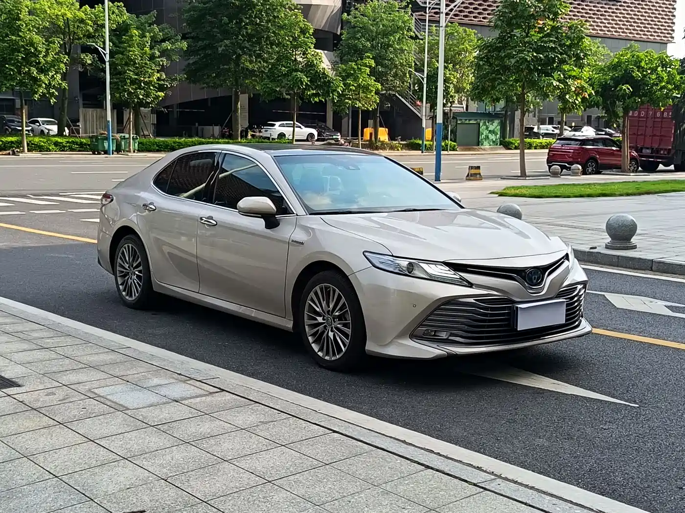 Toyota Camry 2019 Hybrid 2.5HG Luxury Edition China V фото 3