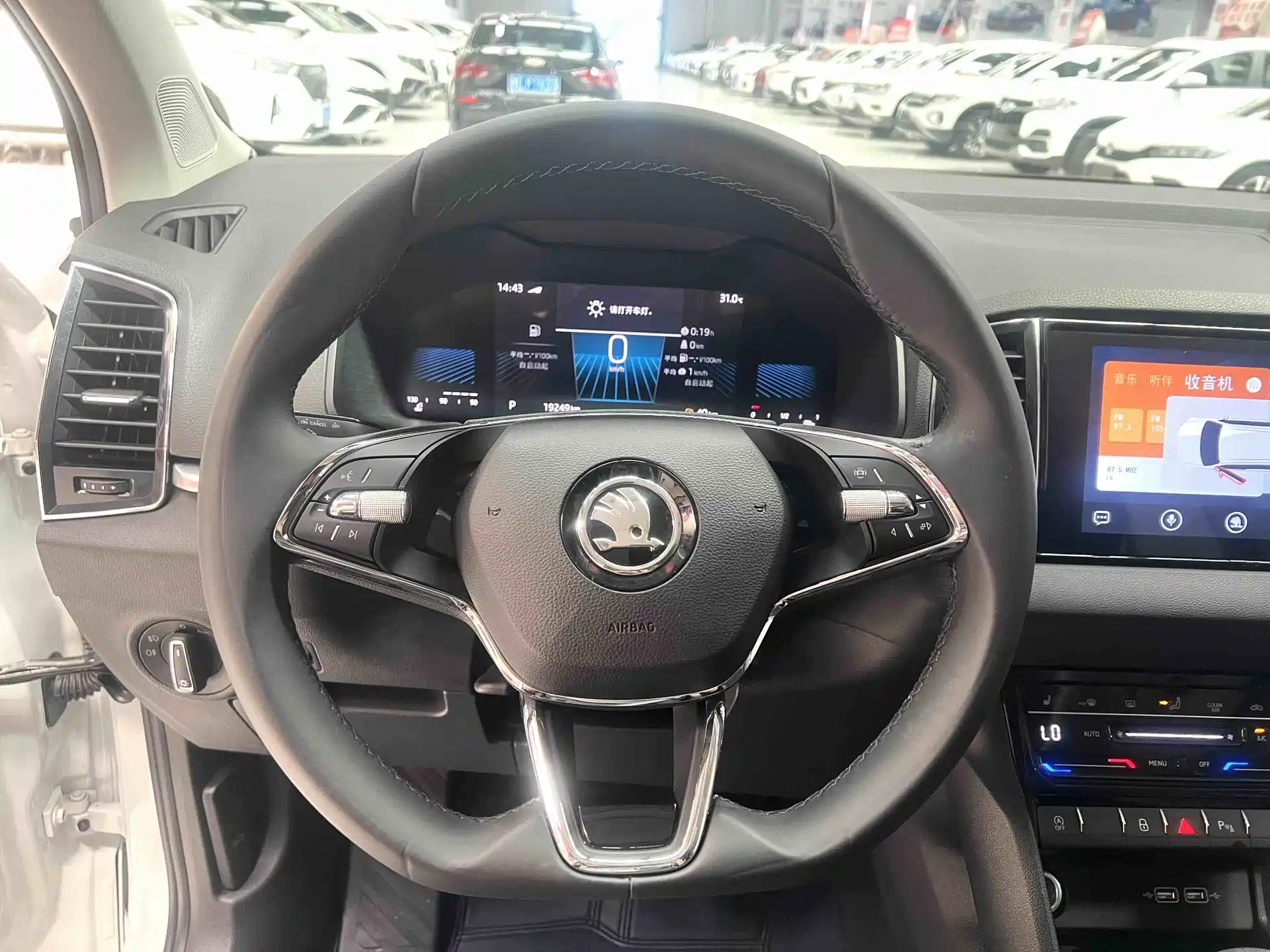 Photo 8 - Škoda Karoq