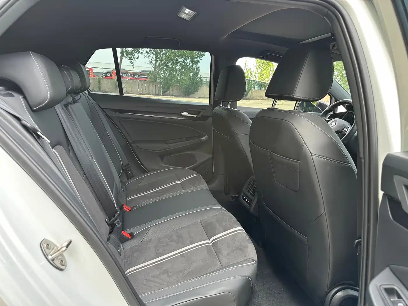 Volkswagen Golf 2023 Facelift 280TSI DSG R-Line Lite фото 15