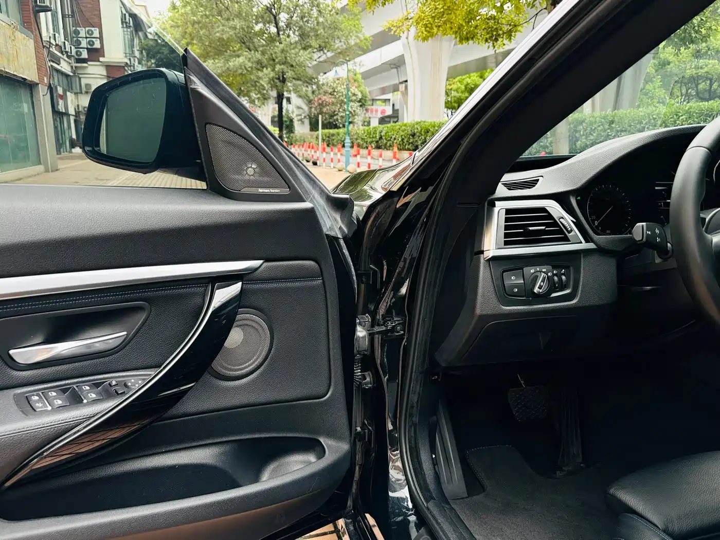 BMW 3 Series GT 2019 320i M Sport Black Night Edition фото 15