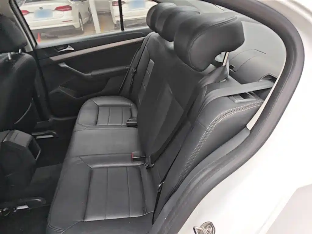 Volkswagen Lavida 2015 1.6L Automatic Trend Edition фото 17