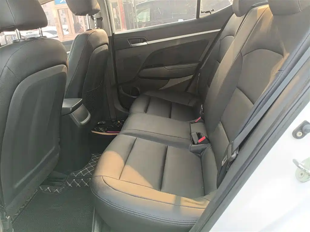 Hyundai Elantra 2016 Model 1.6L Automatic Smart Elite фото 17