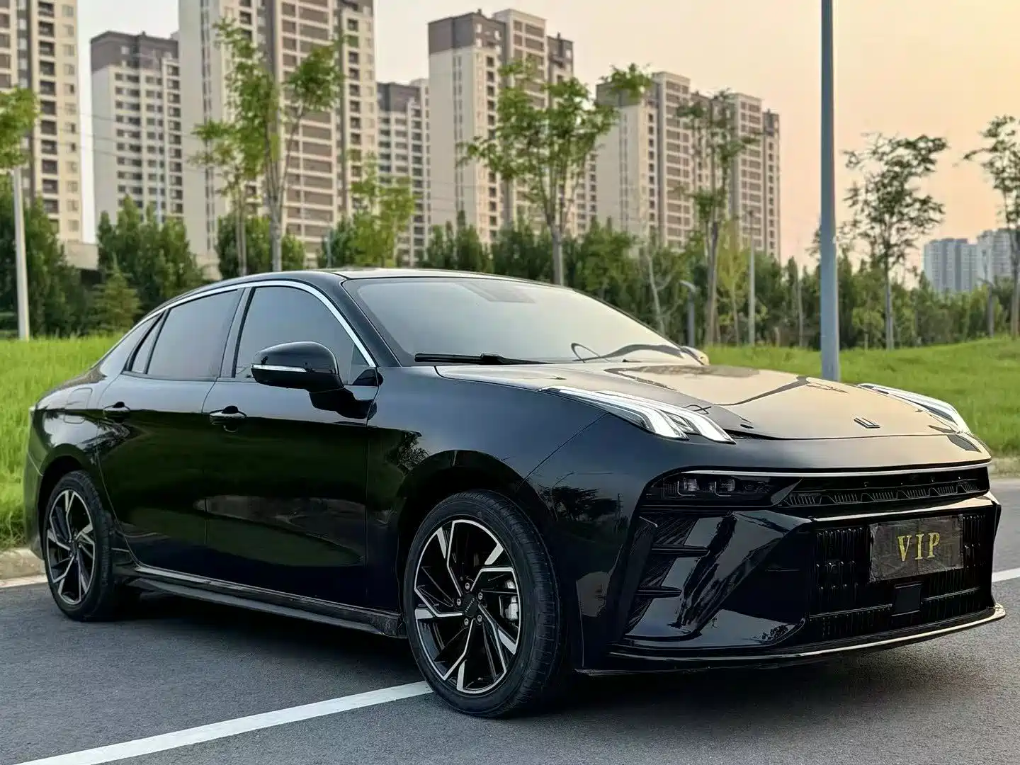 Фото 3 - Lynk & Co 03