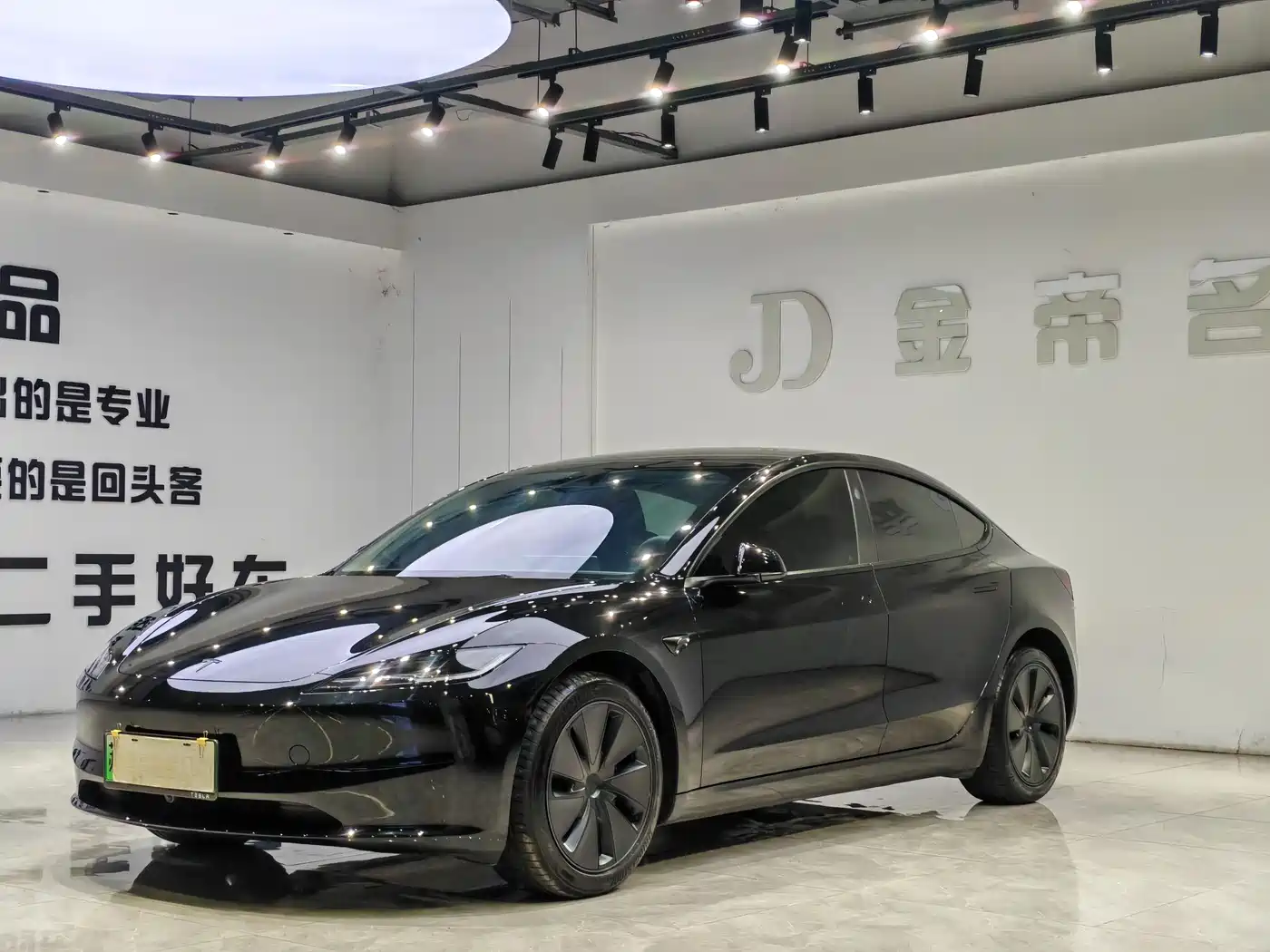 Tesla Model 3 2026 2025 Model Year Facelift Rear-Wheel Drive