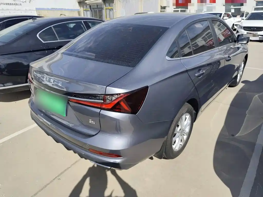 Фото 6 - Roewe i5