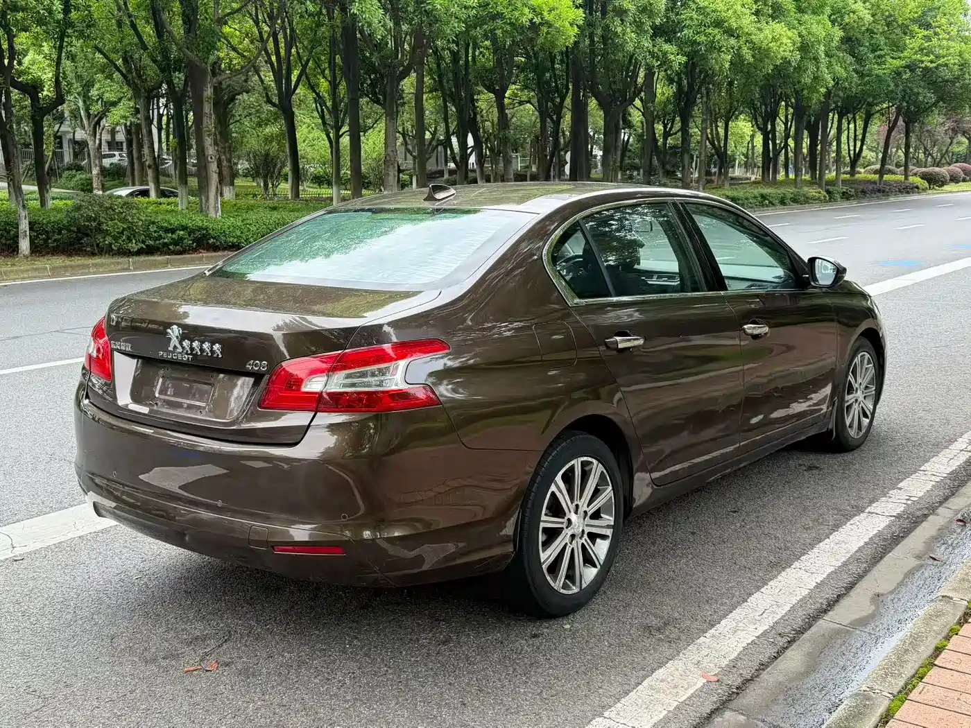 Peugeot 408 2014 1.8L Automatic Luxury Edition фото 4