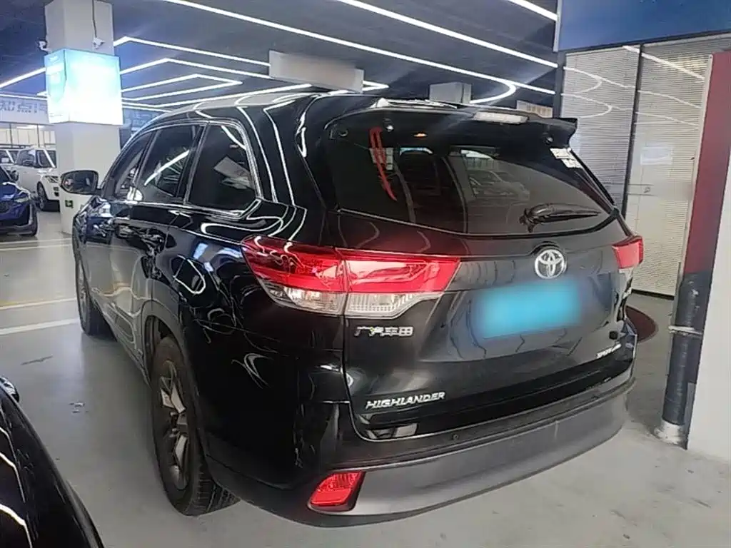 TOYOTA HIGHLANDER