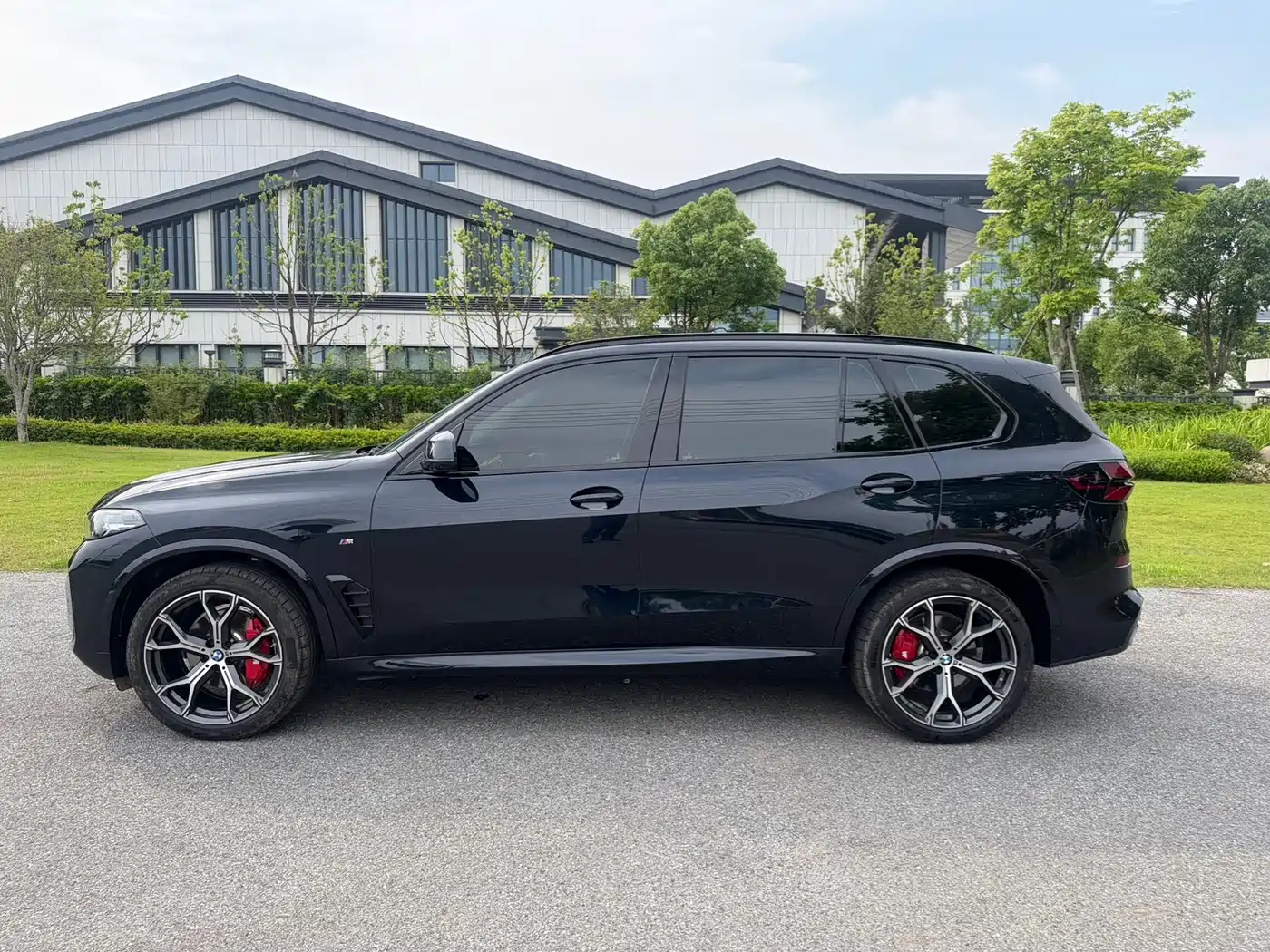 BMW X5 2023 xDrive 30Li Premium M Sport Black Night Package фото 3