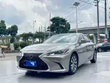 Фото 1 - Lexus ES