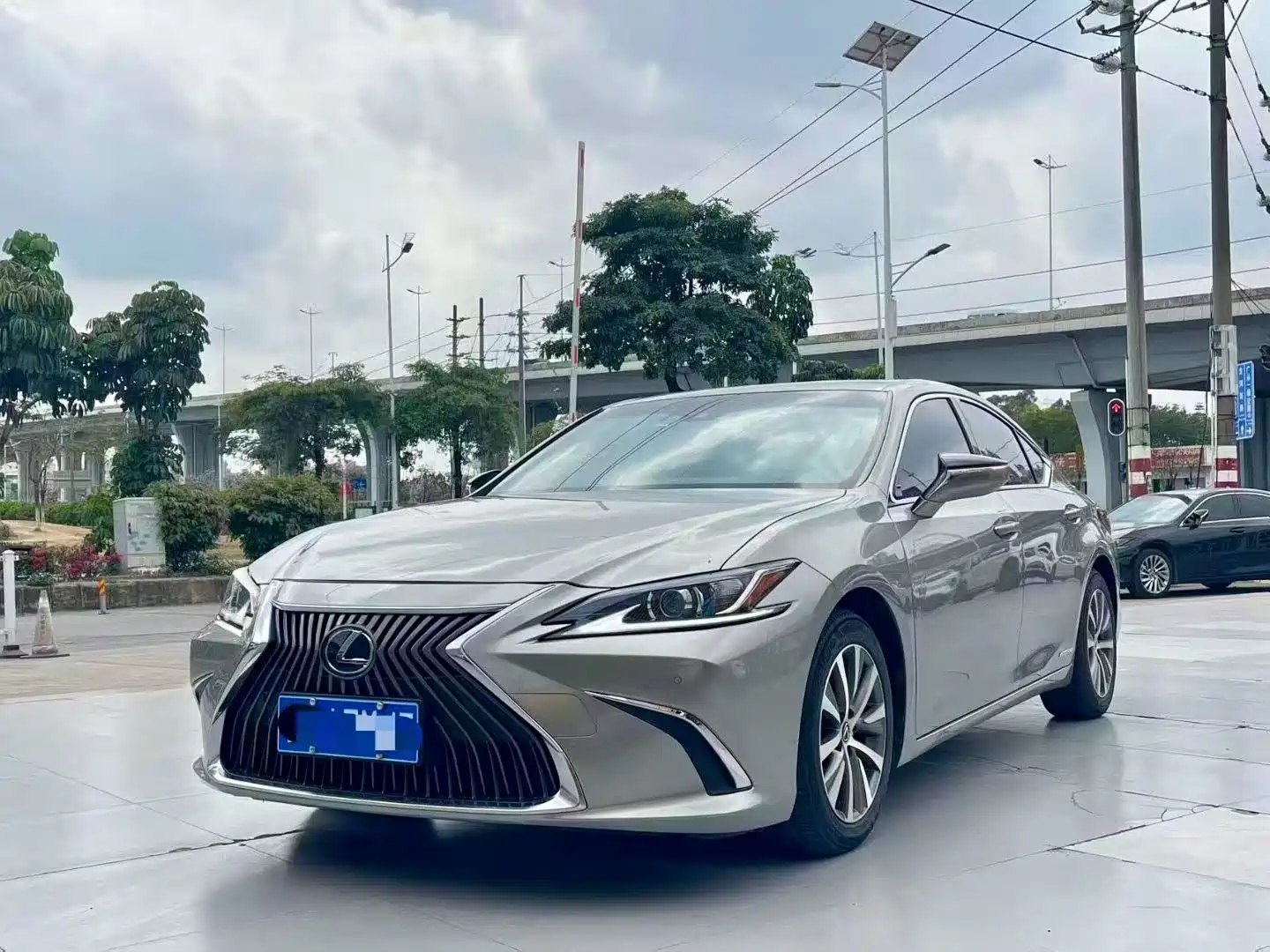 Фото 1 - Lexus ES