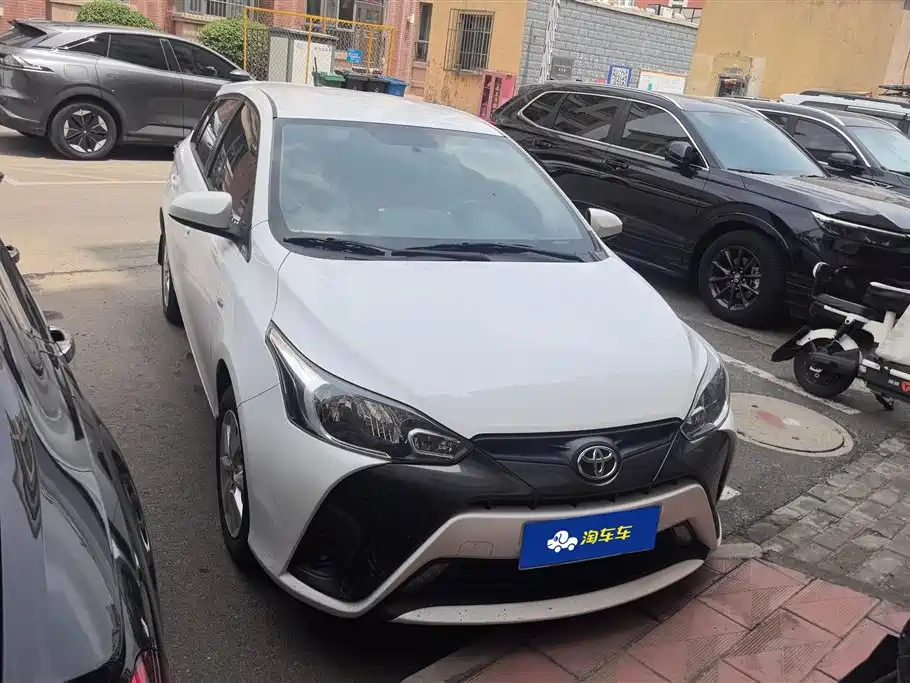 Toyota YARiS L Zhi Xuan 2015 1.5E Auto Charming Edition фото 2