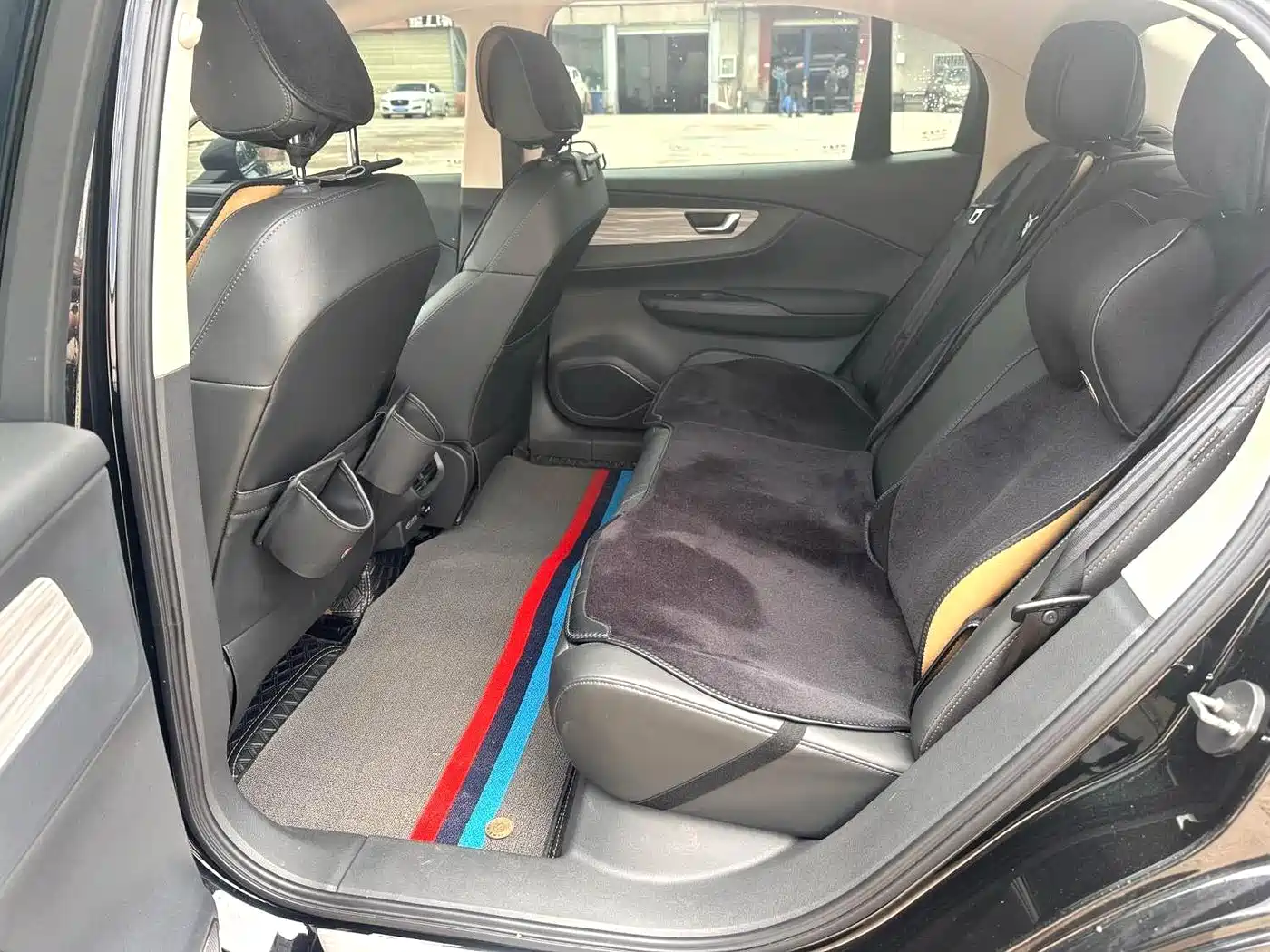 Hongqi E-QM5 2023 Basic Travel Edition фото 5