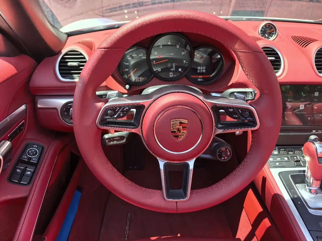 PORSCHE 718