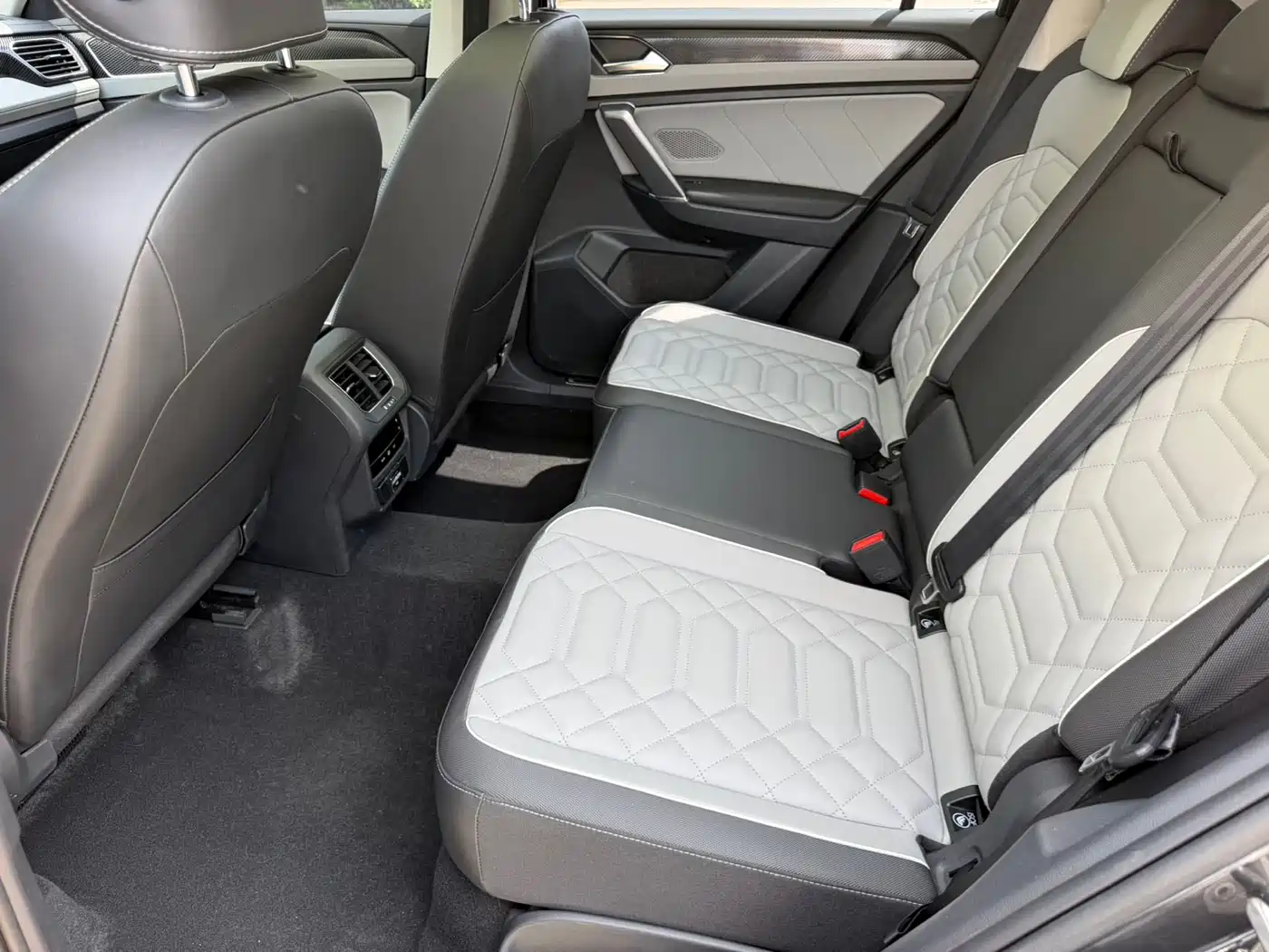 Volkswagen Tayron 2023 280TSI 2WD Luxury Plus Advanced Edition фото 13