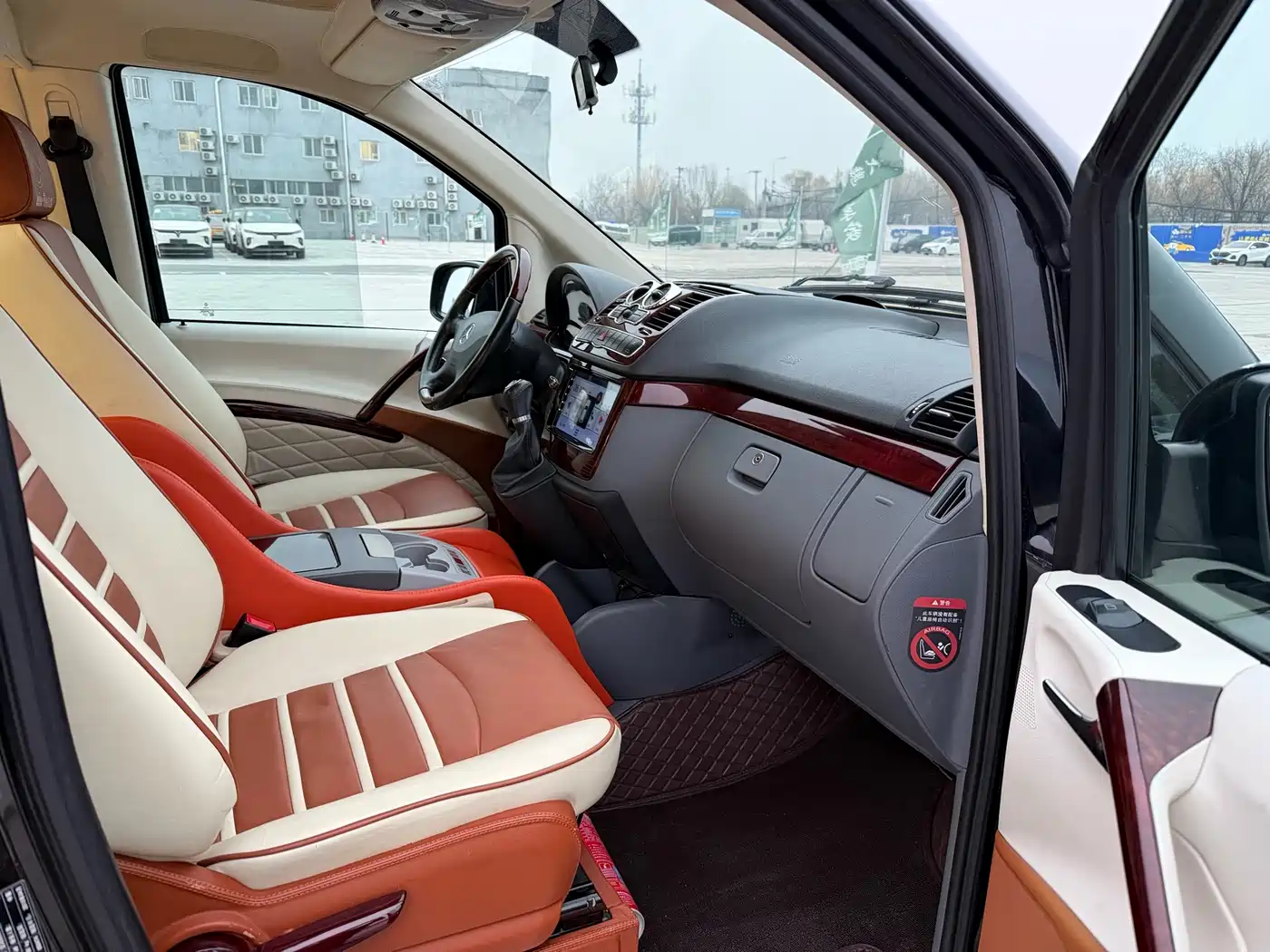 Mercedes-Benz Vito 2013 Model 3.0L Elite Edition фото 9