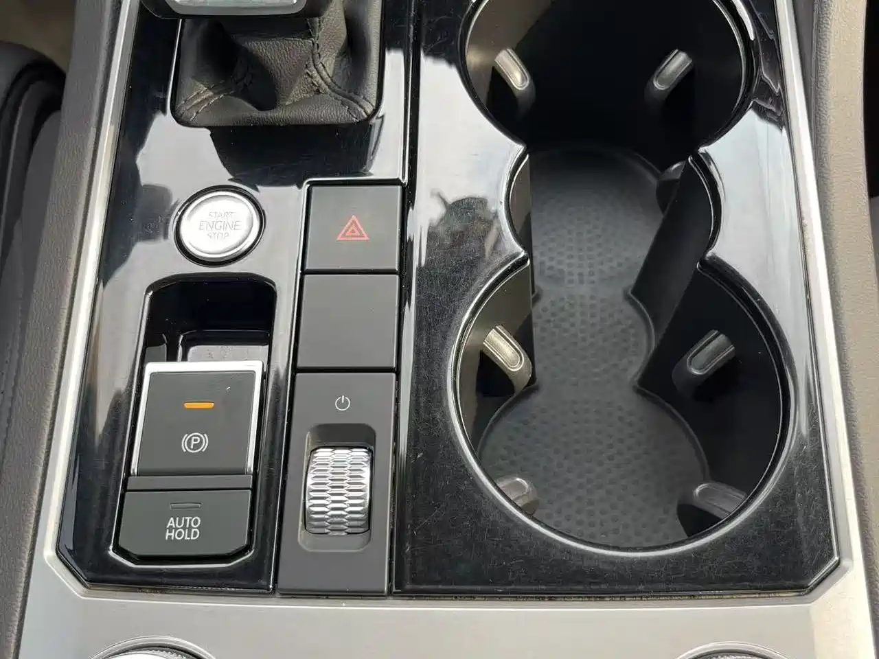 Volkswagen Touareg 2019 3.0TSI Sharp Edge Edition China VI фото 17