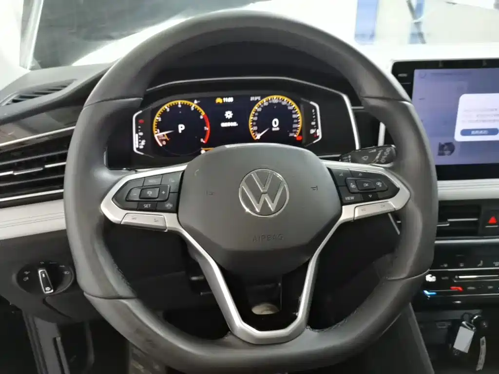 Фото 11 - Volkswagen Tiguan L