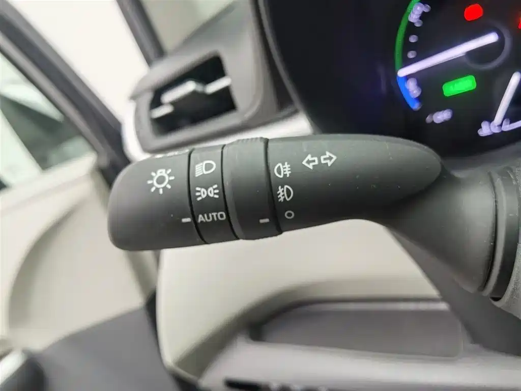 Toyota Granvia 2023 2.5L Hybrid Comfort Edition фото 21