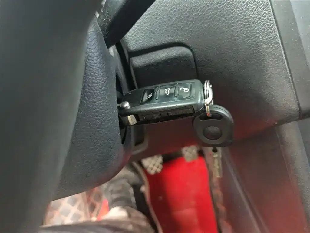 Volkswagen Polo 2014 1.4L Manual Trend Edition фото 9