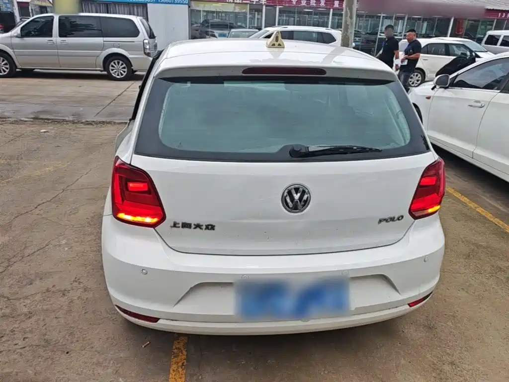 Volkswagen Polo 2014 1.4L Manual Trend Edition фото 6
