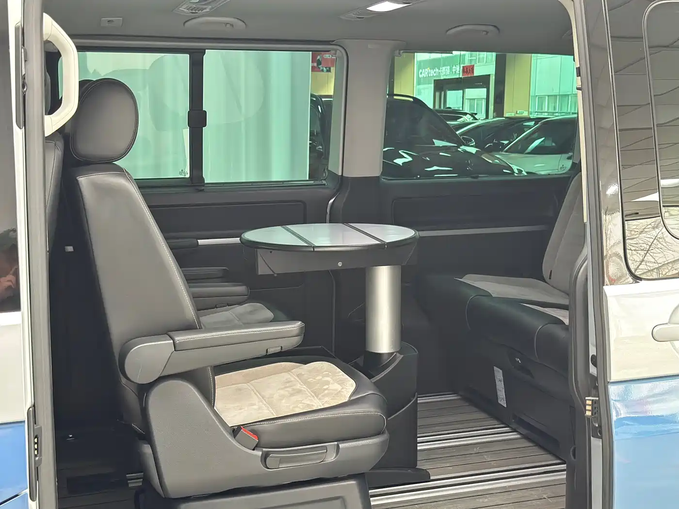 Volkswagen Multivan 2018 2.0TSI 4WD Leisure Edition 7-Seater фото 32