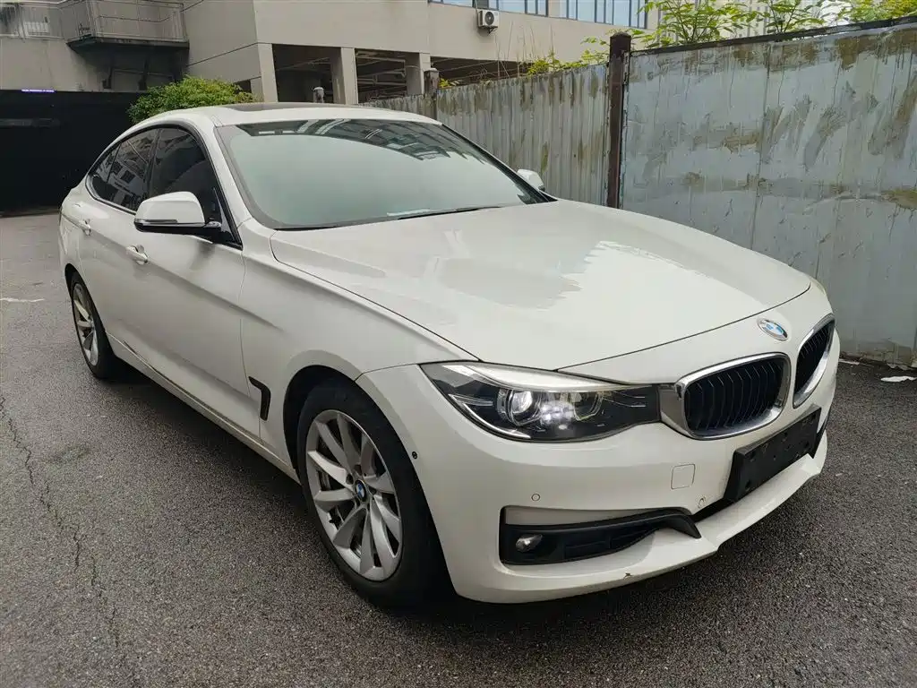 BMW 3 Series GT 2018 320i Fashion фото 22