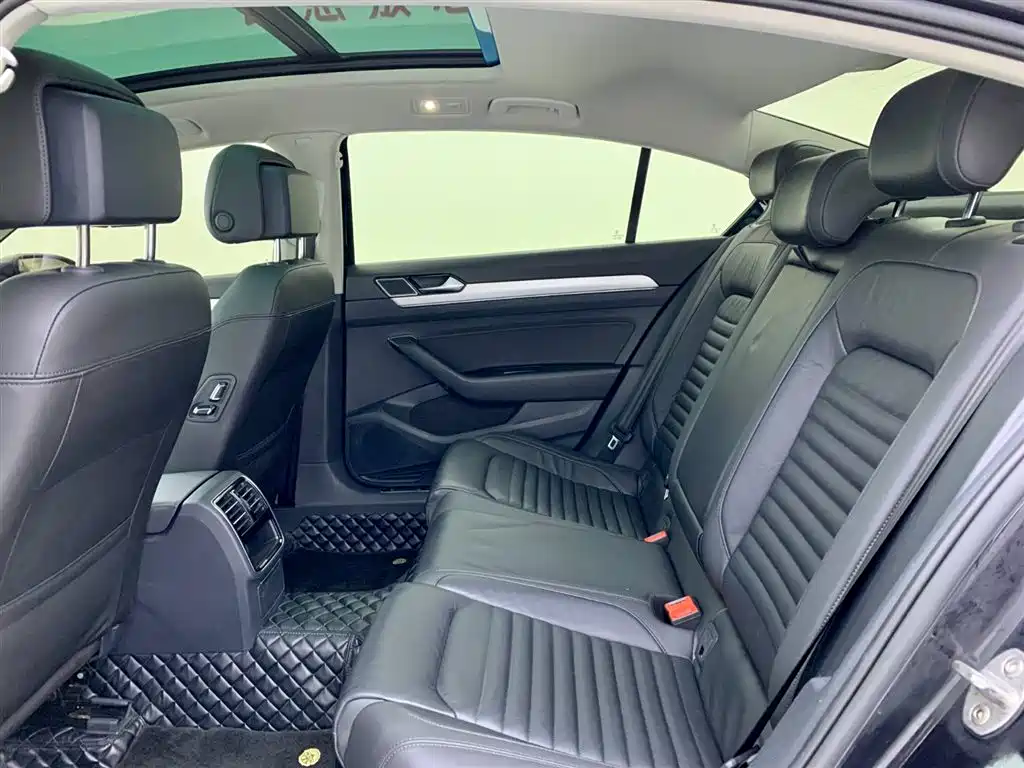 Volkswagen Magotan 2017 330TSI DSG Leading фото 11