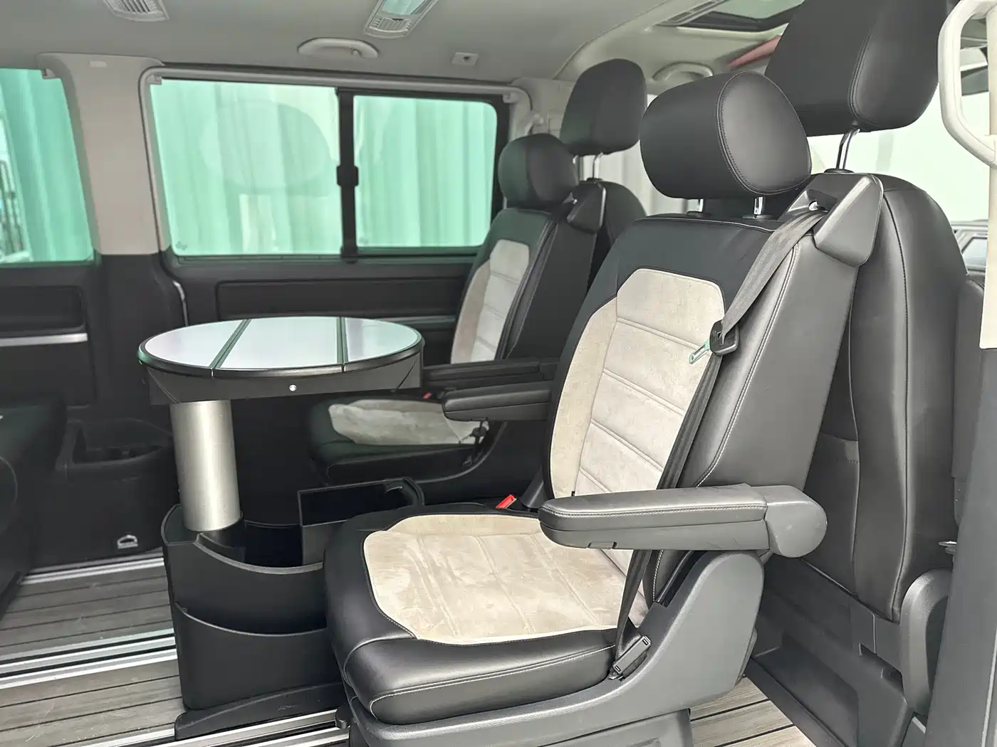 Volkswagen Multivan 2018 2.0TSI 4WD Leisure Edition 7-Seater фото 37