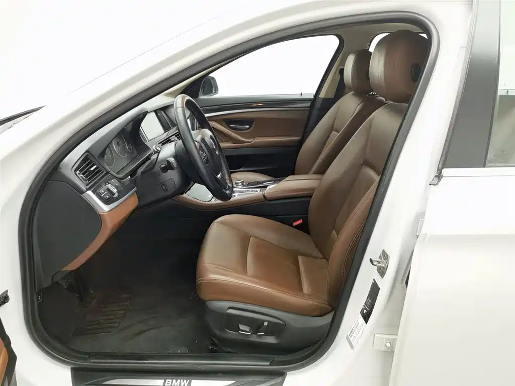BMW 5 Series 2017 520Li Classic Edition фото 10