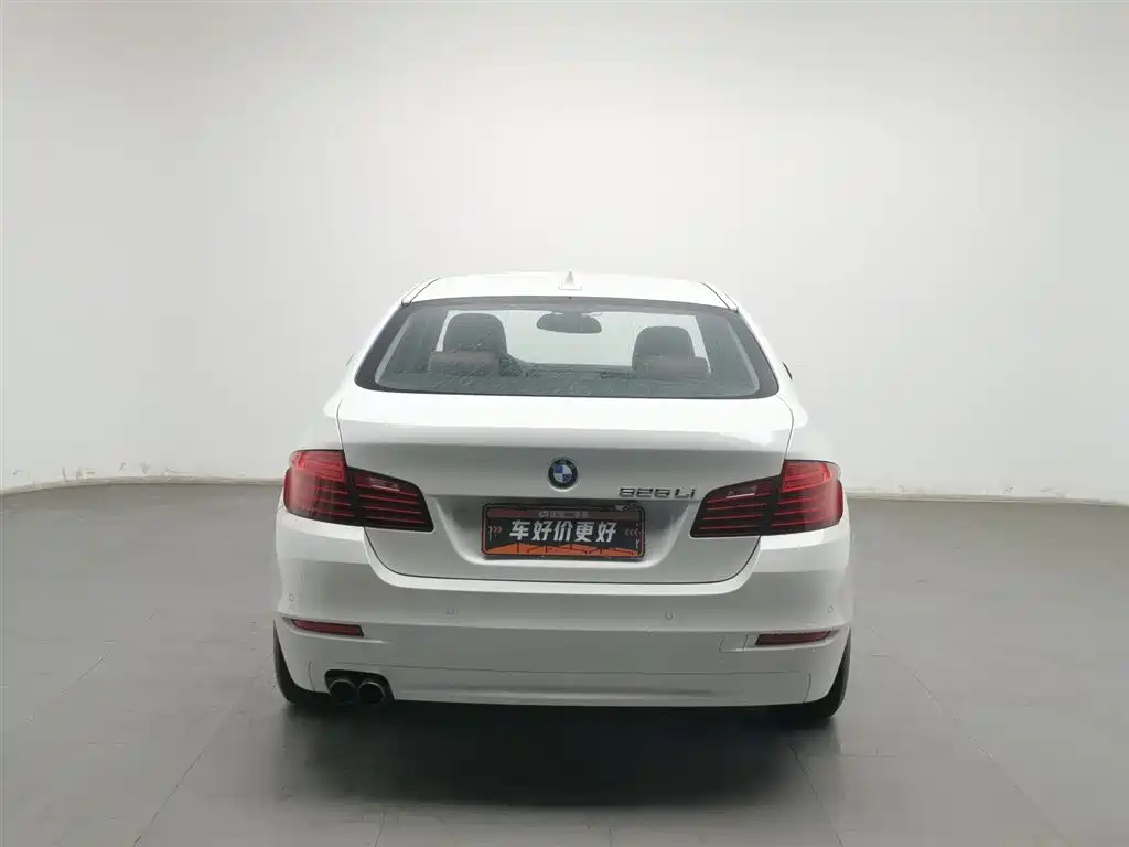 BMW 5 Series 2017 520Li Classic Edition фото 4