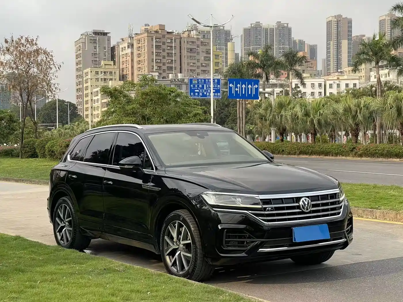 Volkswagen Touareg 2019 3.0TSI Sharp Edge Edition China VI фото 3