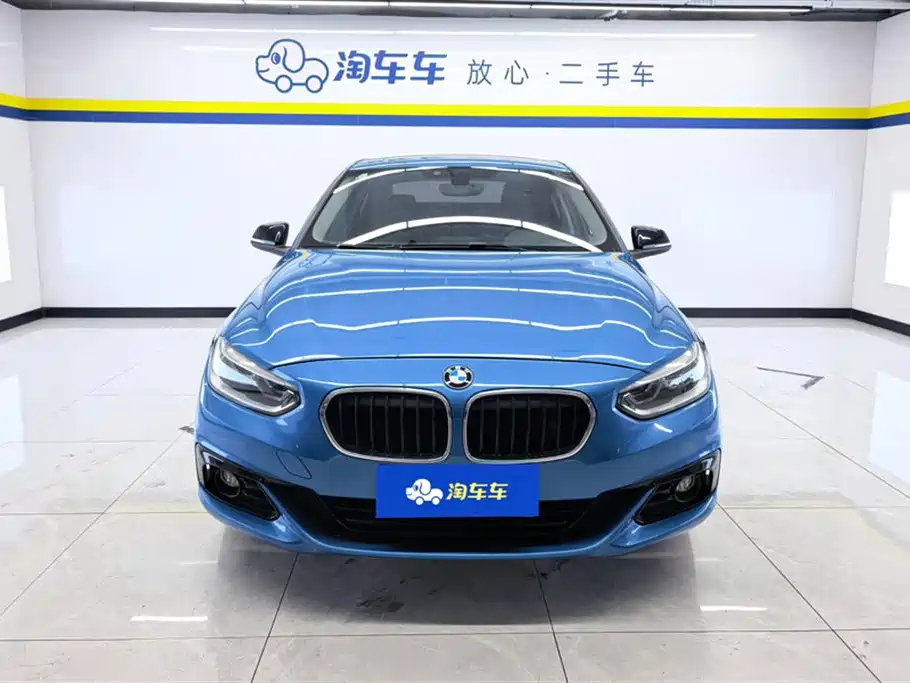 BMW 1 Series 2018 118i Sport Edition фото 2
