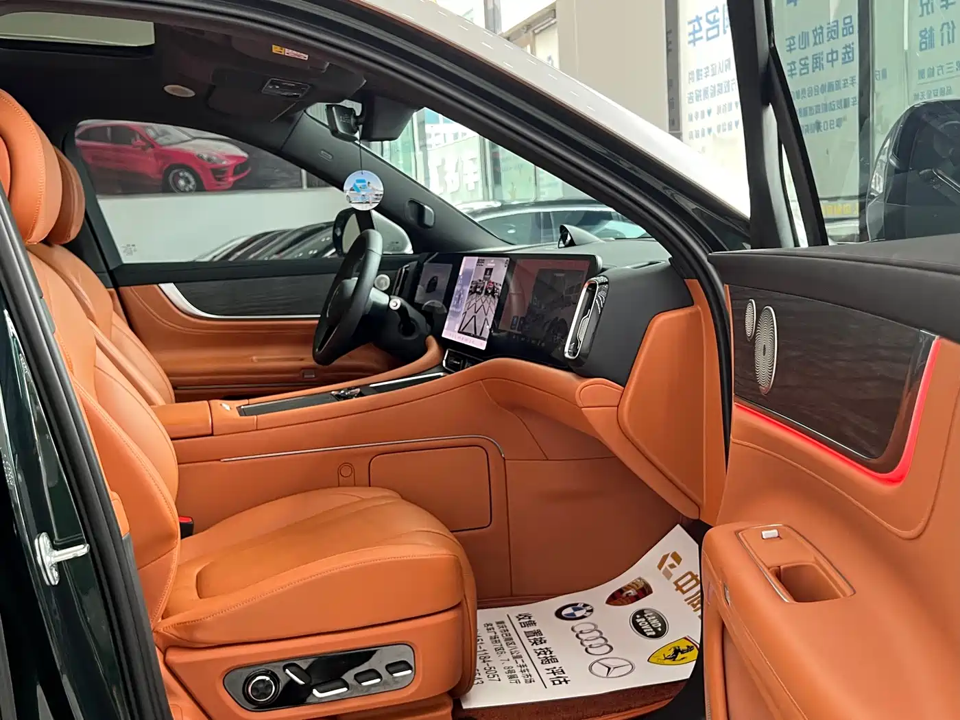 AITO Wenjie AITO M9 2024 Range Extender Max Edition 42kWh 6-seater фото 7