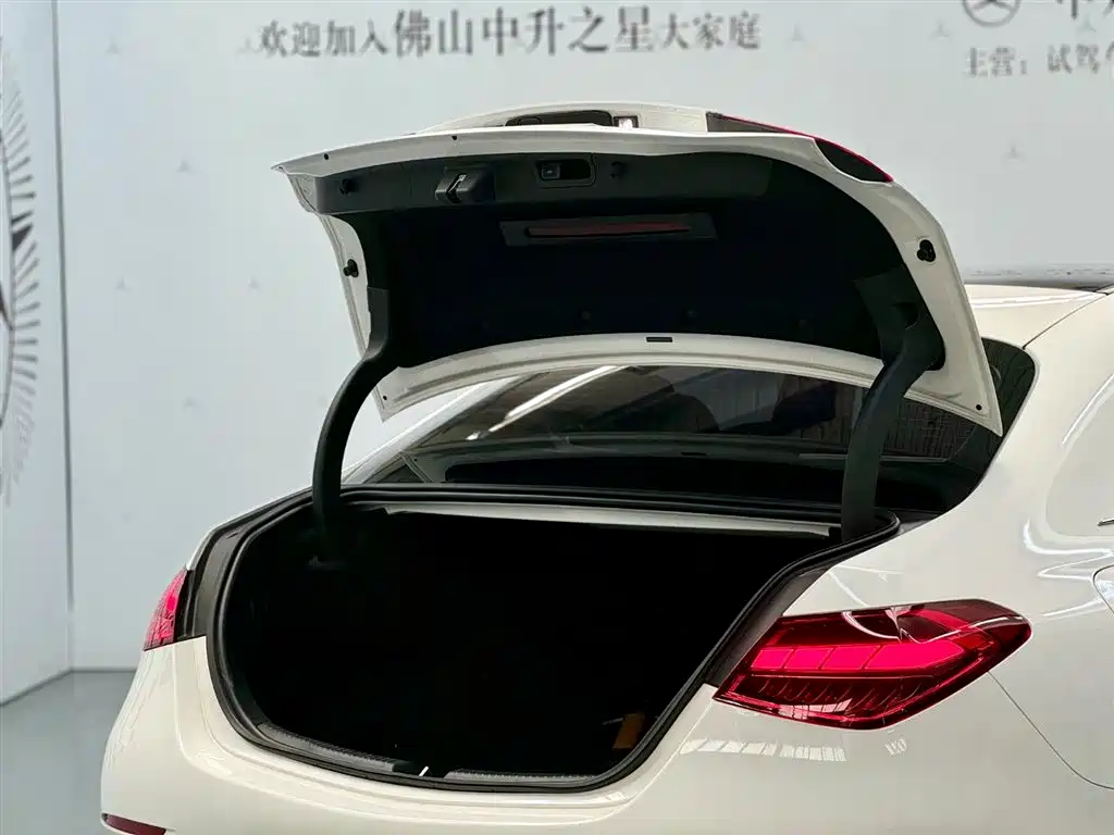 Mercedes-Benz C-Class 2024 Facelift C 260 L Sport фото 3