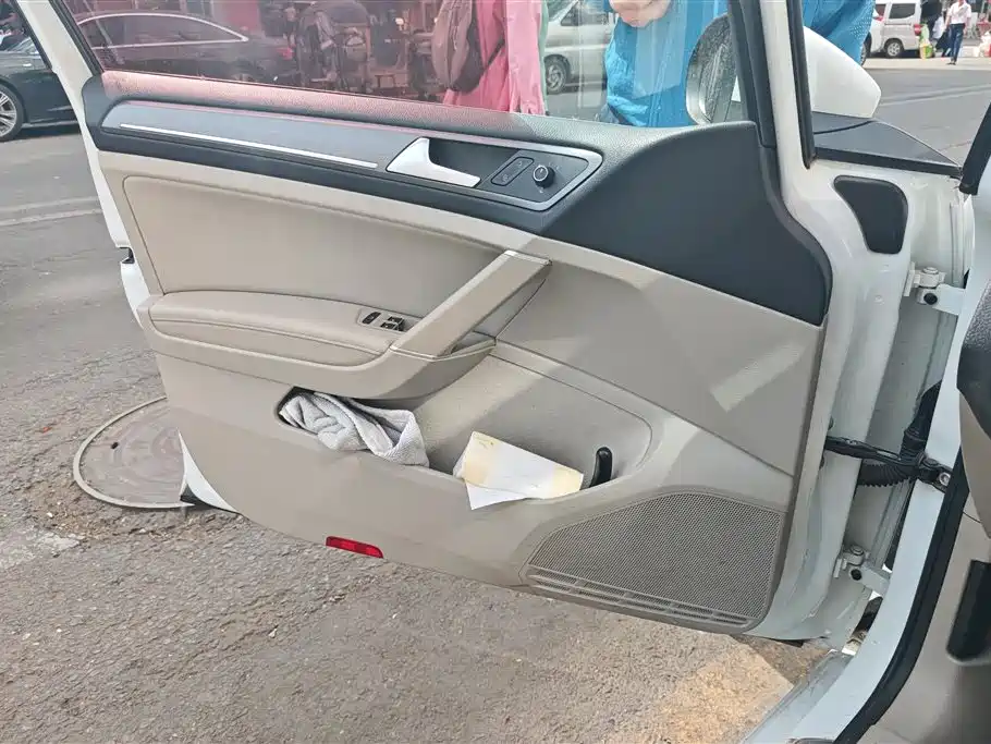 Volkswagen Golf 2015 1.4TSI Automatic Luxury фото 7