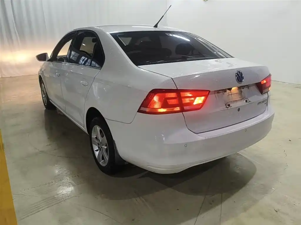 Volkswagen Santana 2015 1.6L Automatic Comfort Edition фото 5
