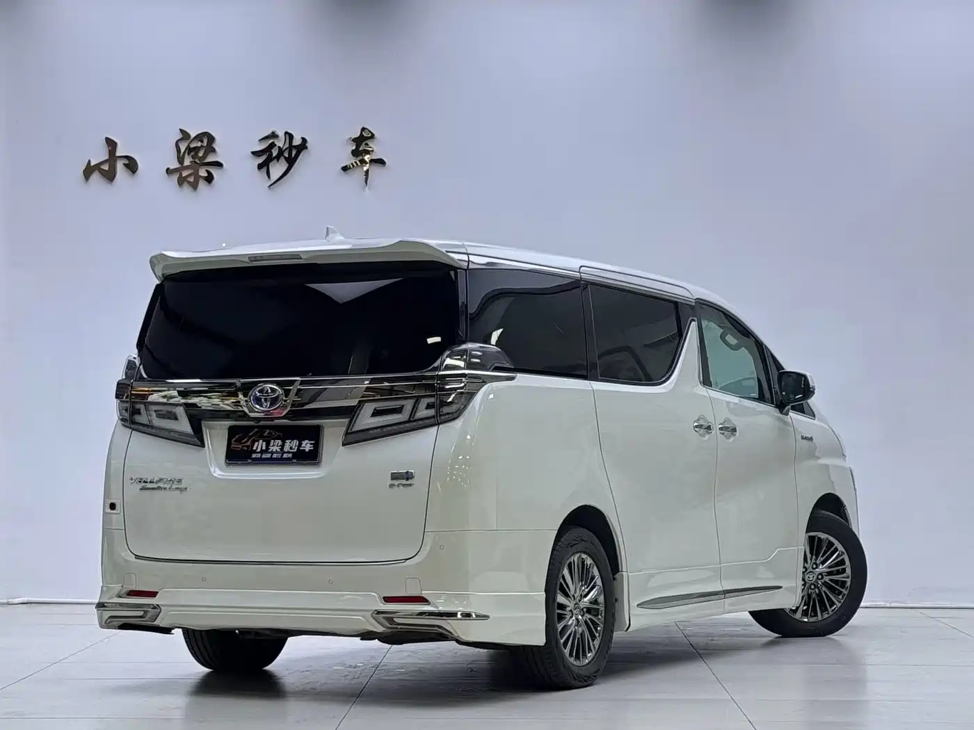 Toyota Vellfire 2020 Twin Engine 2.5L HV Premium Edition фото 3
