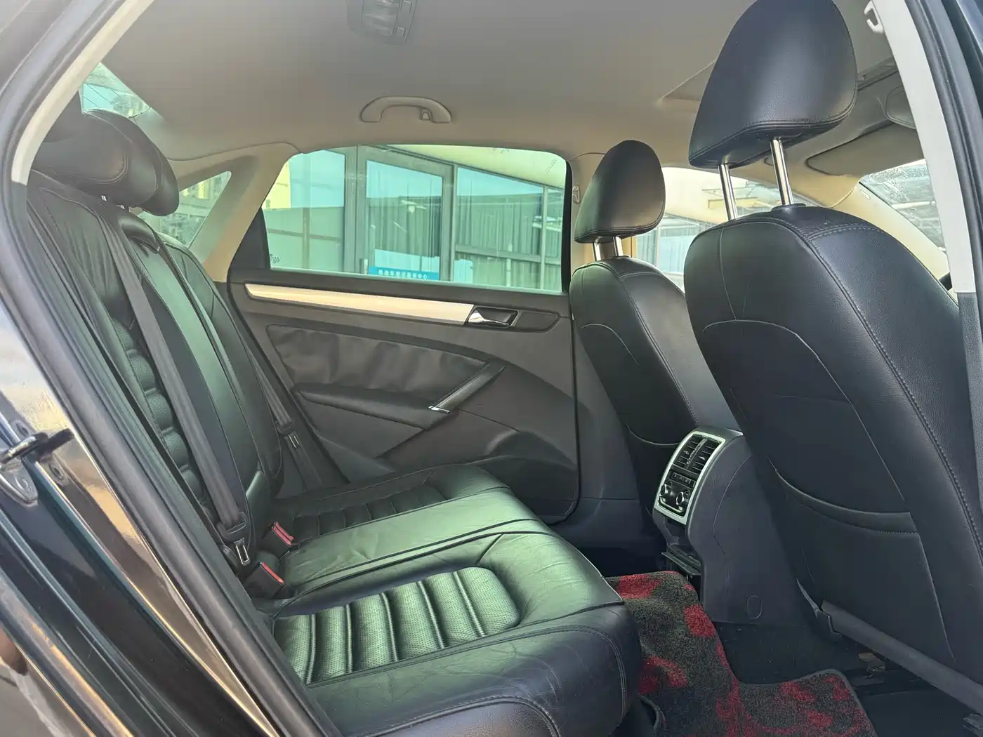 Volkswagen Passat 2014 1.8TSI DSG Executive Edition фото 8