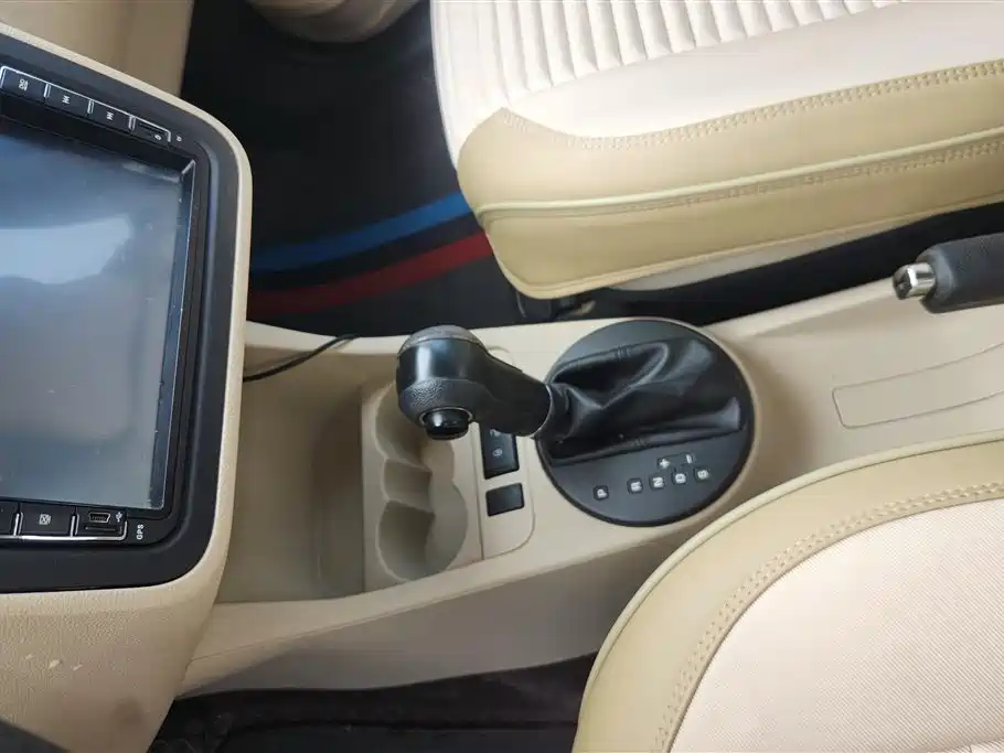 Škoda Fabia 2012 1.4L Automatic Crystal Edition фото 16