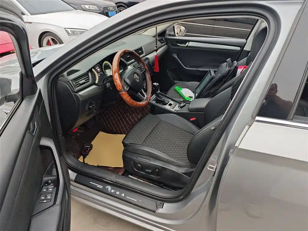 Škoda Superb 2019 TSI280 DSG Comfort Edition фото 15