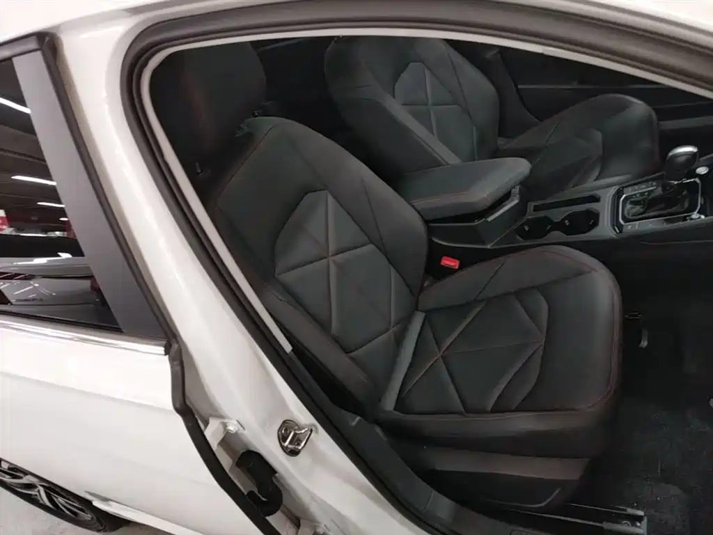 Volkswagen Lavida 2024 Model 300TSI DSG Starlight Leading Edition фото 25