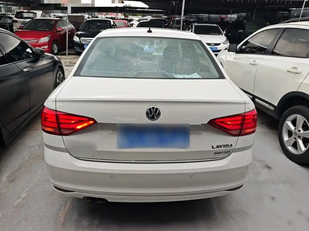 Volkswagen Lavida 2017 230TSI DSG Comfort Edition фото 6