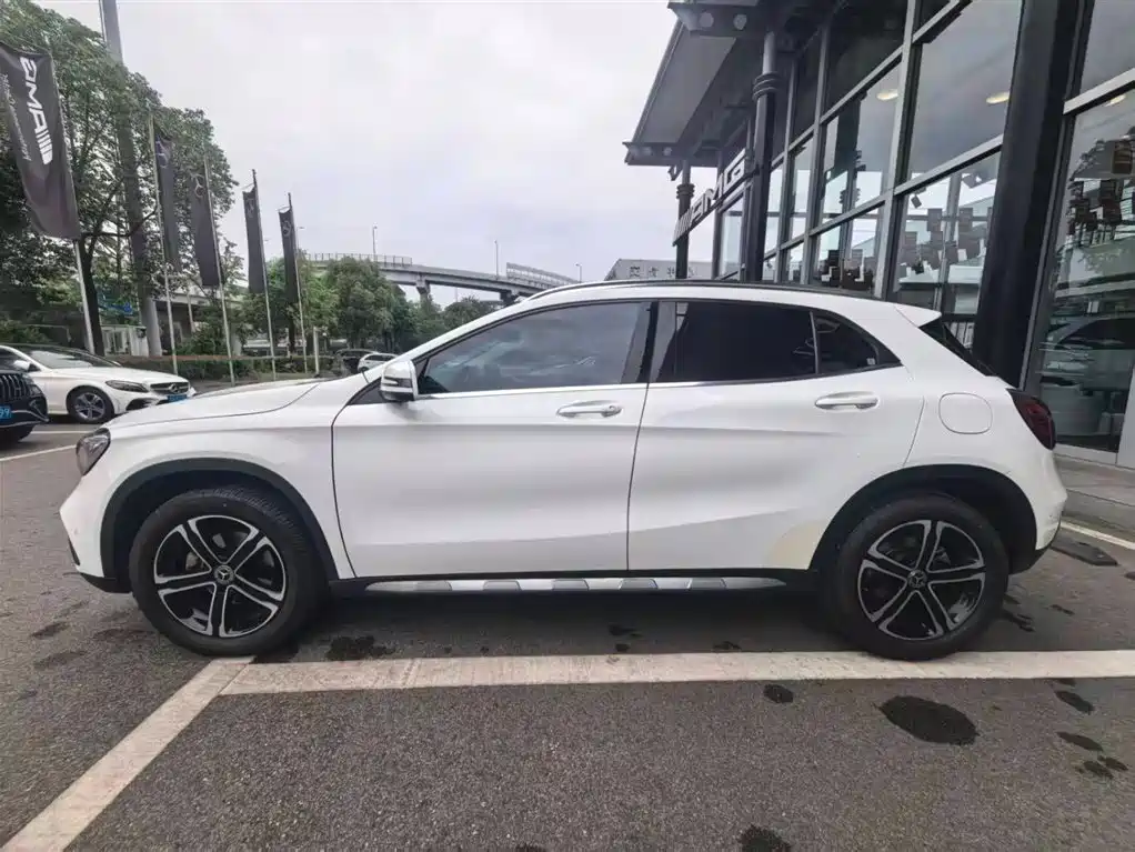 Mercedes-Benz GLA 2018 GLA 200 Fashion фото 4