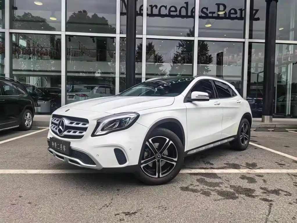 Mercedes-Benz GLA 2018 GLA 200 Fashion