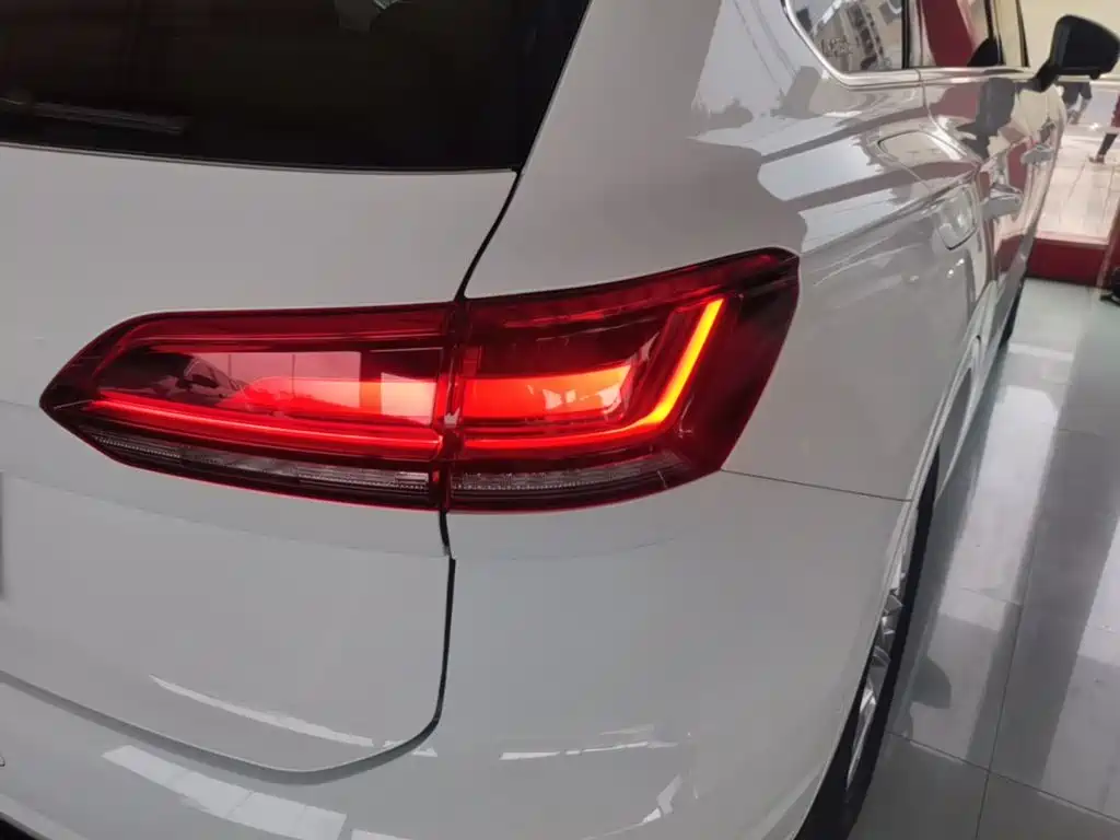 صورة 8 - Volkswagen Touareg