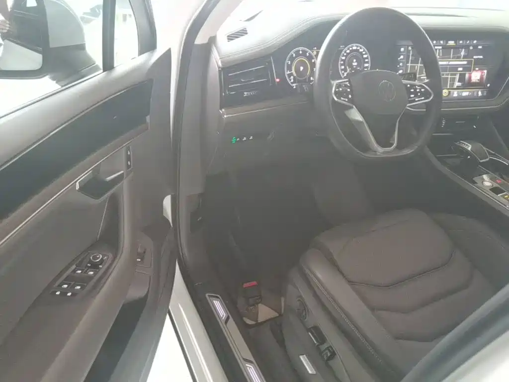 صورة 16 - Volkswagen Touareg