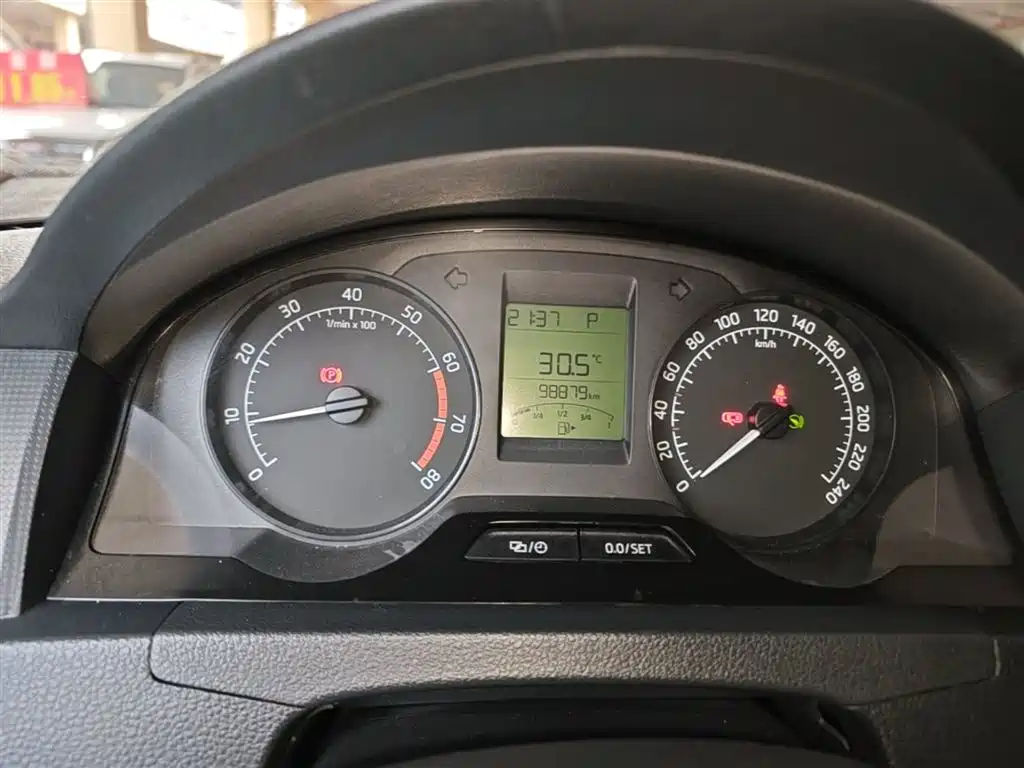 Škoda Rapid 2016 1.6L Automatic Forward Edition фото 12