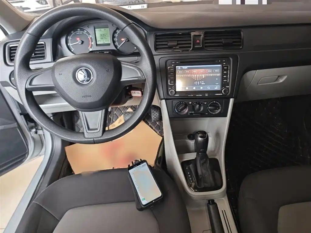 Škoda Rapid 2016 1.6L Automatic Forward Edition фото 10