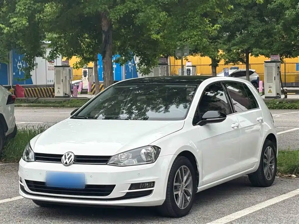 Volkswagen Golf 2017 230TSI Auto Luxury Millionth Anniversary Edition фото 2