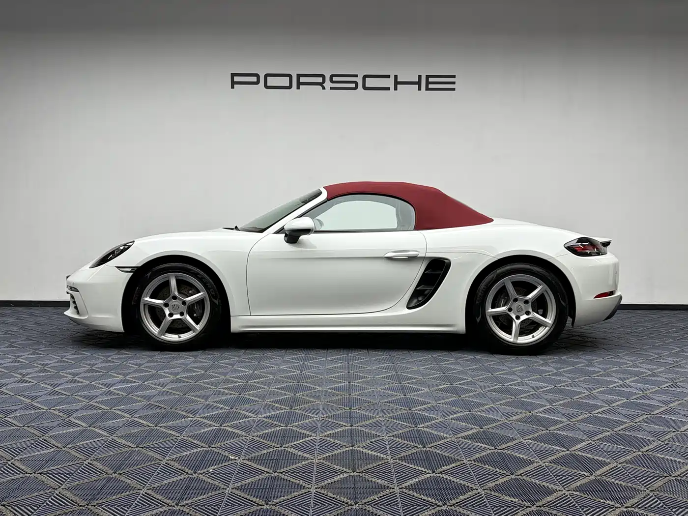 Porsche 718 2022 Boxster 2.0T фото 3